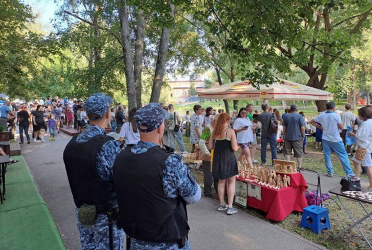 В Ярославской области росгвардейцы обеспечили правопорядок во время проведения мероприятий ко Дню ВМФ России