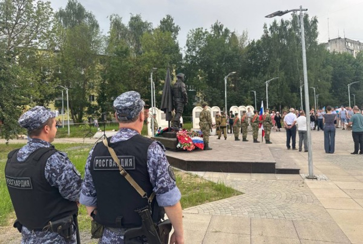 В Ярославской области сотрудники Росгвардии обеспечили правопорядок во время празднования Дня воздушно - десантных войск