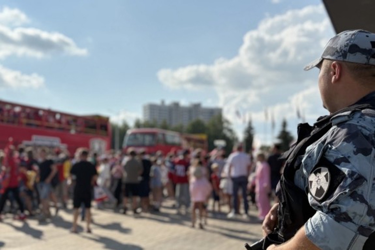 В Ярославле сотрудники Росгвардии обеспечили правопорядок во время проведения «Парада чемпионов»