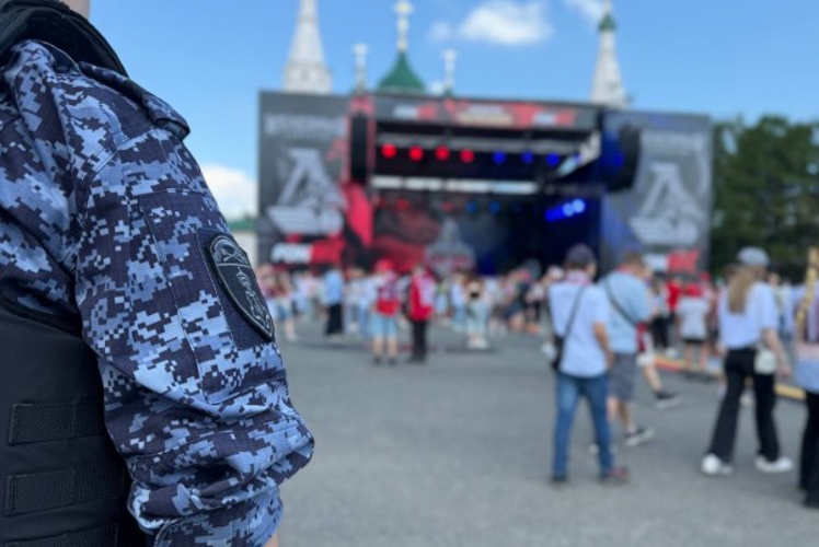 В Ярославле сотрудники Росгвардии обеспечили правопорядок во время проведения «Парада чемпионов»