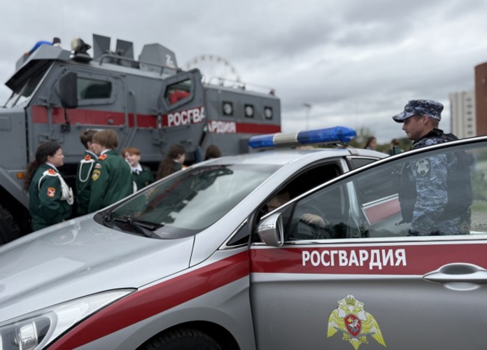 Сотрудники Росгвардии приняли участие в акции «Мы первыми приходим на помощь»