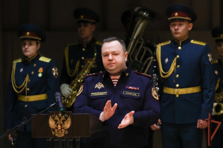 Заместитель директора Росгвардии Василий Сонин вручил государственные награды сотрудникам вневедомственной охраны в день профессионального праздника