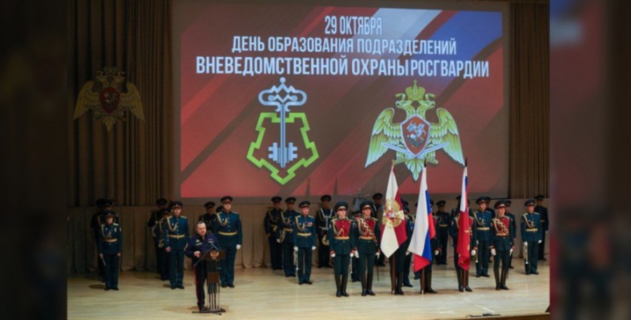 Заместитель директора Росгвардии Василий Сонин вручил государственные награды сотрудникам вневедомственной охраны в день профессионального праздника 