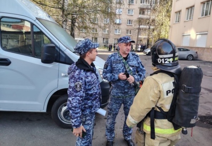  Росгвардейцы провели пожарно-тактическую тренировку в Ярославле