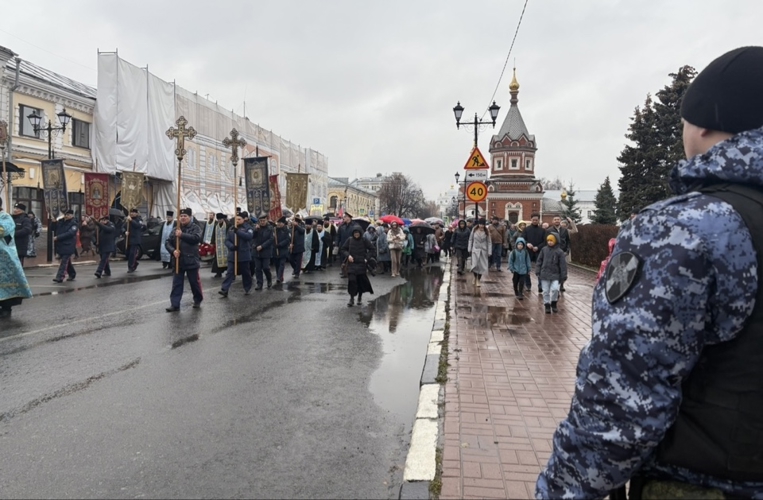Росгвардейцы приняли участие в охране правопорядка в День народного единства в Ярославле