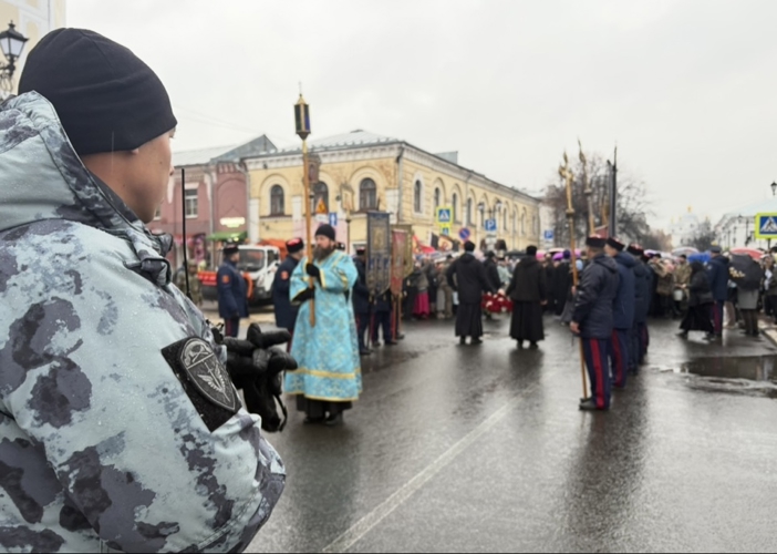 Росгвардейцы приняли участие в охране правопорядка в День народного единства в Ярославле