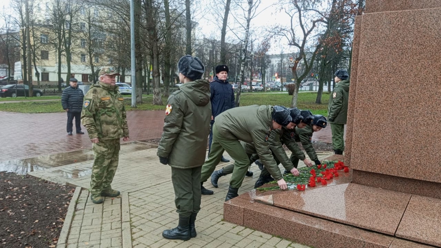 Росгвардейцы почтили память коллег, погибших при выполнении служебного долга