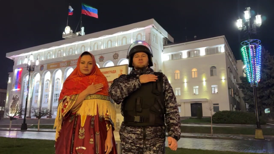Сотрудники вневедомственной охраны Росгвардии провели флешмоб, посвященный Году единства народов России (видео)