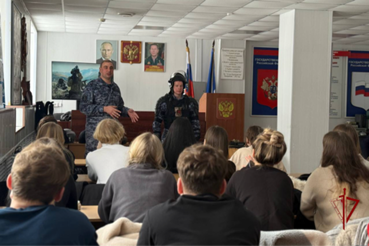 Росгвардейцы провели день открытых дверей для  ярославских студентов 