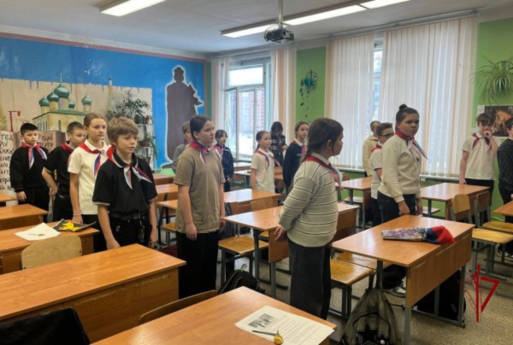 Сотрудники вневедомственной охраны провели урок мужества для школьников