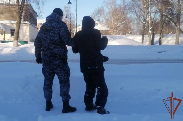 В Ярославской области росгвардейцы оказали помощь мужчине, замерзавшему на улице