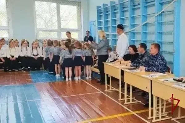 Росгвардейцы приняли участие в конкурсе-смотре строя и песни среди школьников