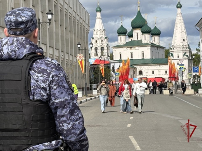 Росгвардейцы обеспечили охрану общественного порядка во время празднования Дня Победы в Ярославле