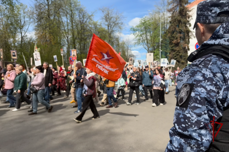 Росгвардейцы обеспечили безопасность прохождения «Бессмертного полка» в Ярославле