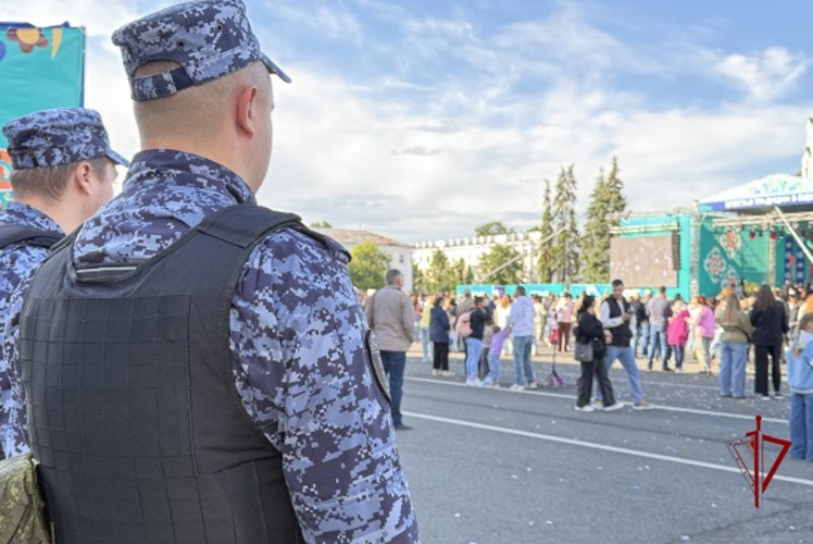 Росгвардейцы обеспечили безопасность во время празднования Дня города Ярославля 