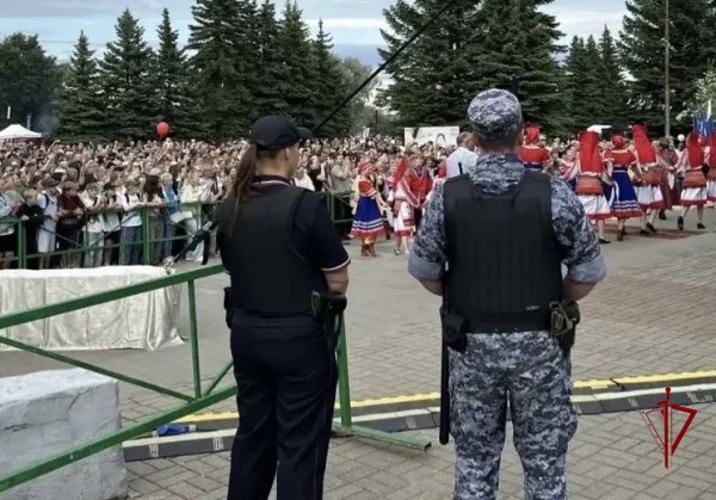 Росгвардейцы обеспечили правопорядок во время празднования Дня города Тутаева