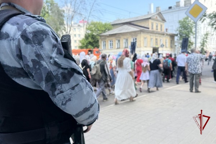 В Ярославле сотрудники Росгвардии обеспечили правопорядок во время Крестного хода 