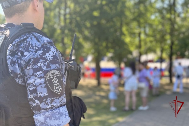 Росгвардейцы обеспечили безопасность во время празднования Дня России 