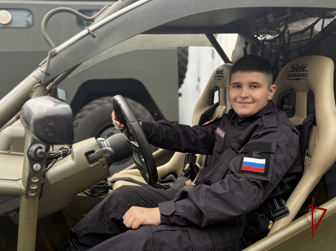 В Ярославле росгвардейцы исполнили мечту юного участника кадетского движения