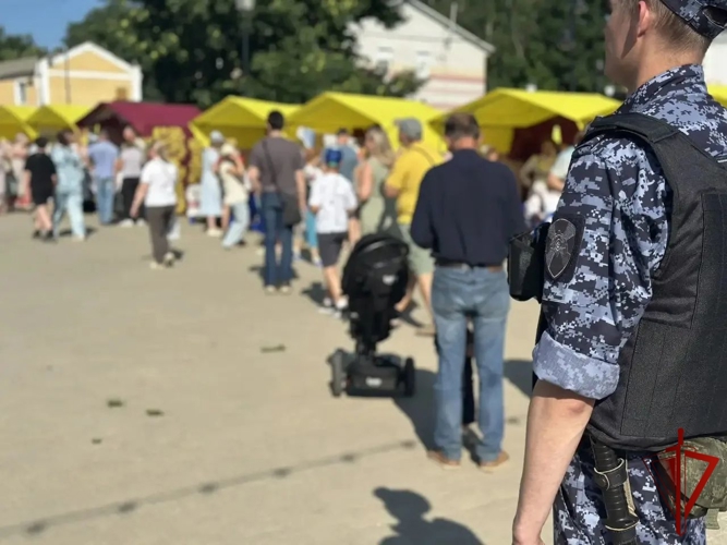 РОСГВАРДЕЙЦЫ ОБЕСПЕЧИЛИ БЕЗОПАСНОСТЬ ВО ВРЕМЯ ПРОВЕДЕНИЯ РЯДА МЕРОПРИЯТИЙ В ЯРОСЛАВСКОЙ ОБЛАСТИ