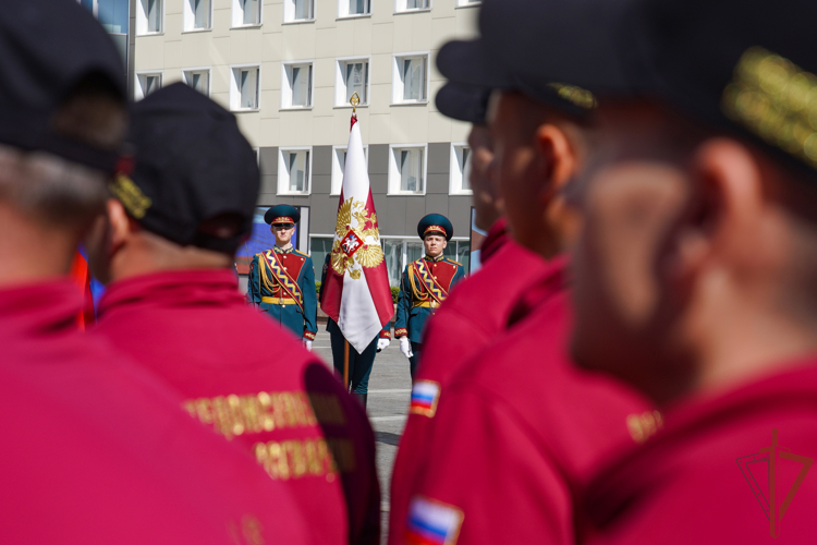Заместитель директора Росгвардии генерал-полковник Василий Сонин поздравил победителей Всероссийского конкурса профессионального мастерства «Лучший по профессии» (видео)
