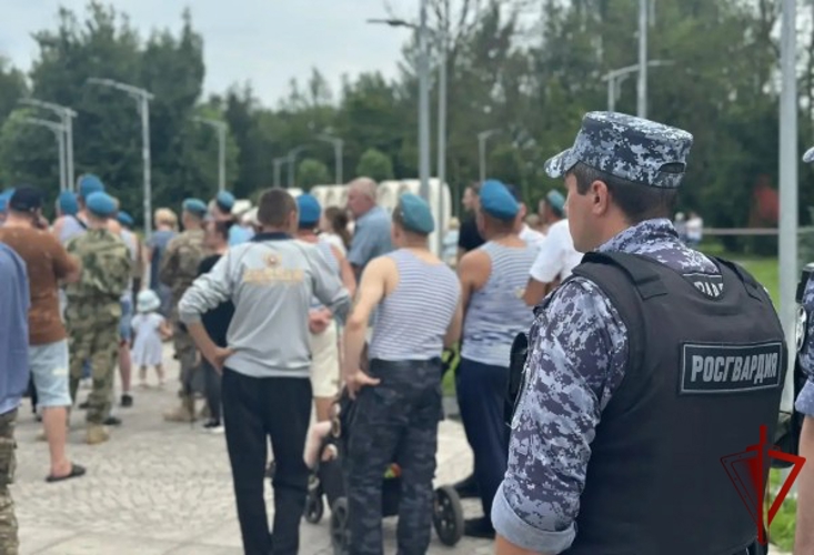 Росгвардейцы обеспечили правопорядок во время празднования Дня воздушно-десантных войск